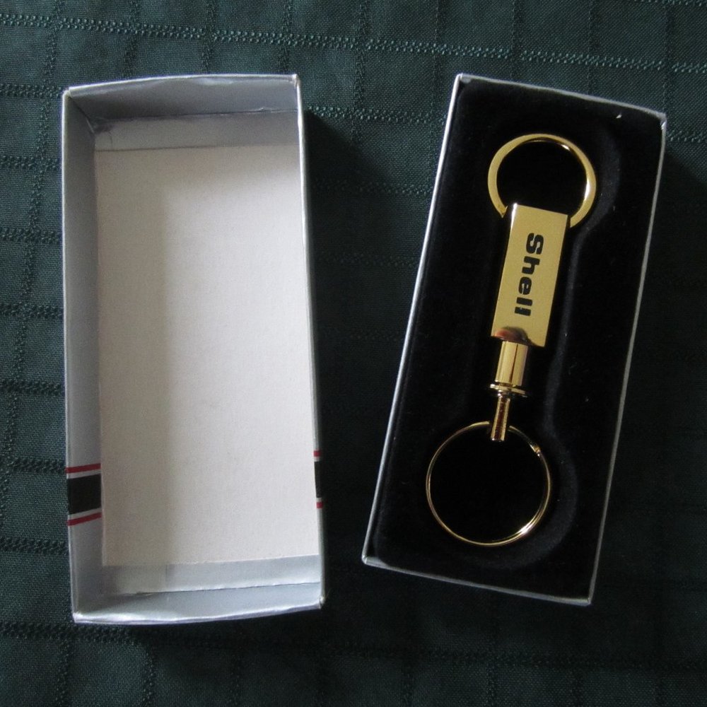 NIB Vintage Barlow SHELL OIL Brockville Key Chain/Ring  Pull Apart Quick Release